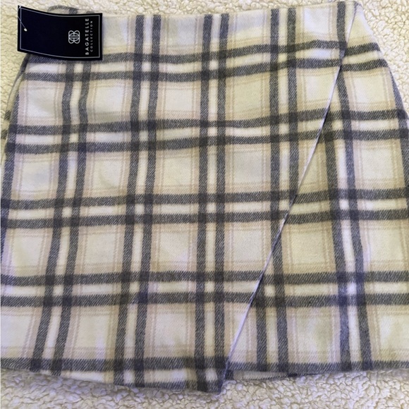 Bagatelle Collection Dresses & Skirts - Bagatelle Collection Plaid Skirt Size Large NWT